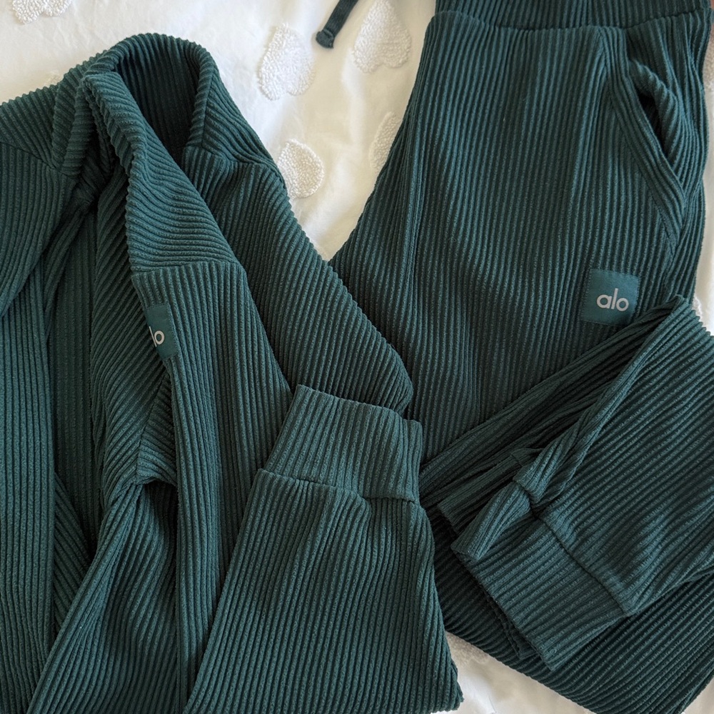 Alo : Muse Hoodie and Sweatpants Set (Limited Color) - Picture 2 of 3